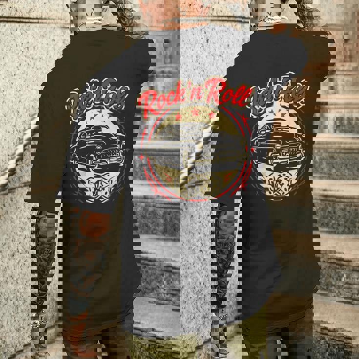 1950年代ロックンロールクラシックカーとサイコロロカビリー メンズTシャツ バックプリント 彼への贈り物