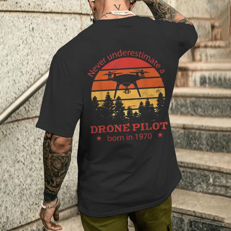 1970 年生まれのドローンパイロット、誕生日、クワドロコプター・ドローン メンズTシャツ バックプリント 彼への贈り物