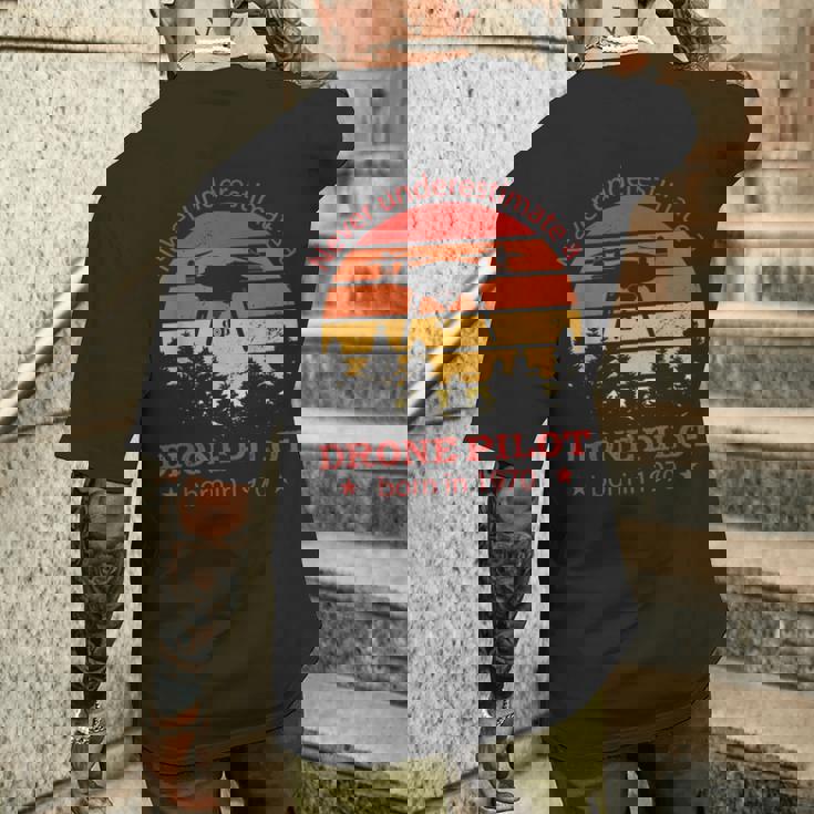 1970 年生まれのドローンパイロット、誕生日、クワドロコプター・ドローン メンズTシャツ バックプリント 彼への贈り物