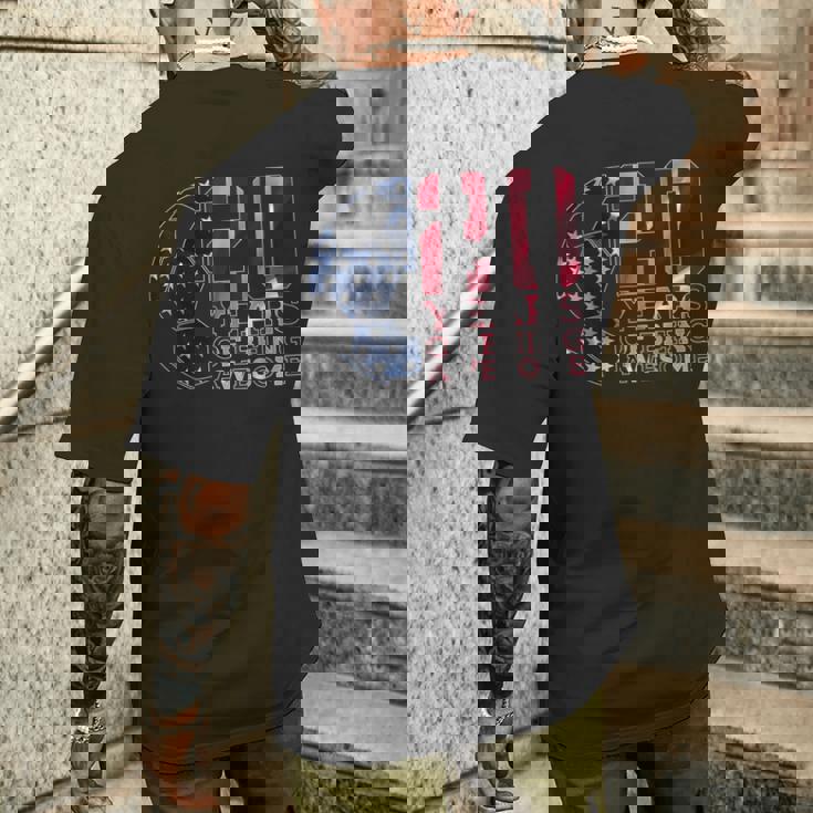 20 Years Of Being Awesome サッカー サッカー 20歳 誕生日 メンズTシャツ バックプリント 彼への贈り物