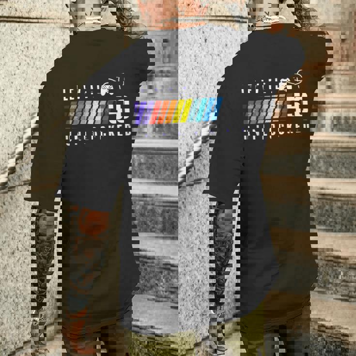 50歳の誕生日 ゲーマーボーイまたはゲーマーガール レベル50 アンロック メンズTシャツ バックプリント 彼への贈り物