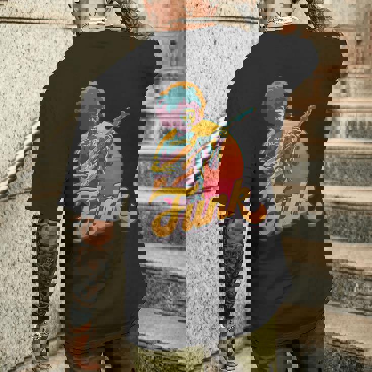 70年代レトロ・ファンク・アフロ・バンド・ギタリスト ジャズ・ファンク&ソウル メンズTシャツ バックプリント 彼への贈り物