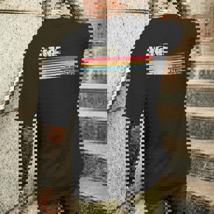 Angie パーソナライズ 名前 レトロ ヴィンテージ 70年代 80年代 90年代 誕生日 メンズTシャツ バックプリント 彼への贈り物