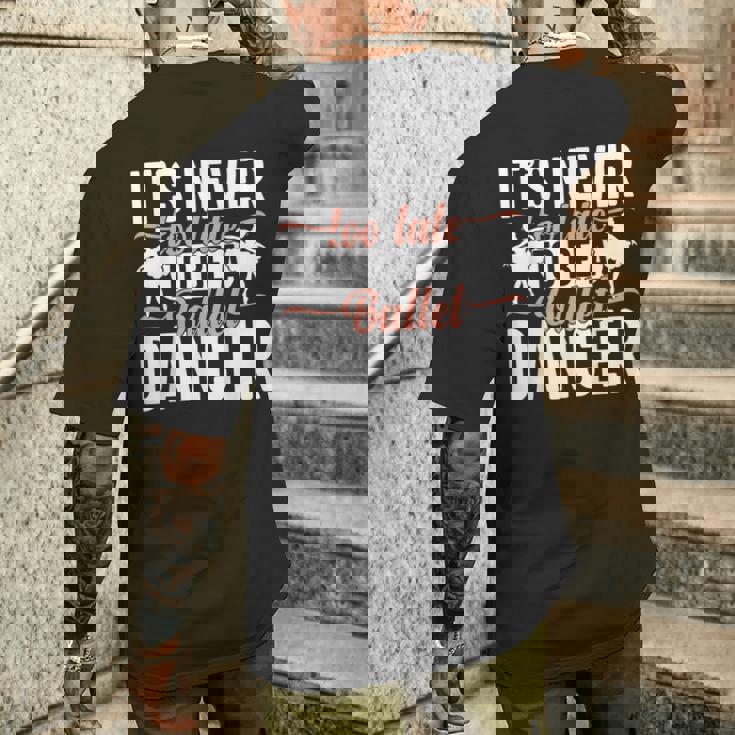 Ballerina Lifestyle Its Never Too Late To Be バレエダンサー メンズTシャツ バックプリント 彼への贈り物