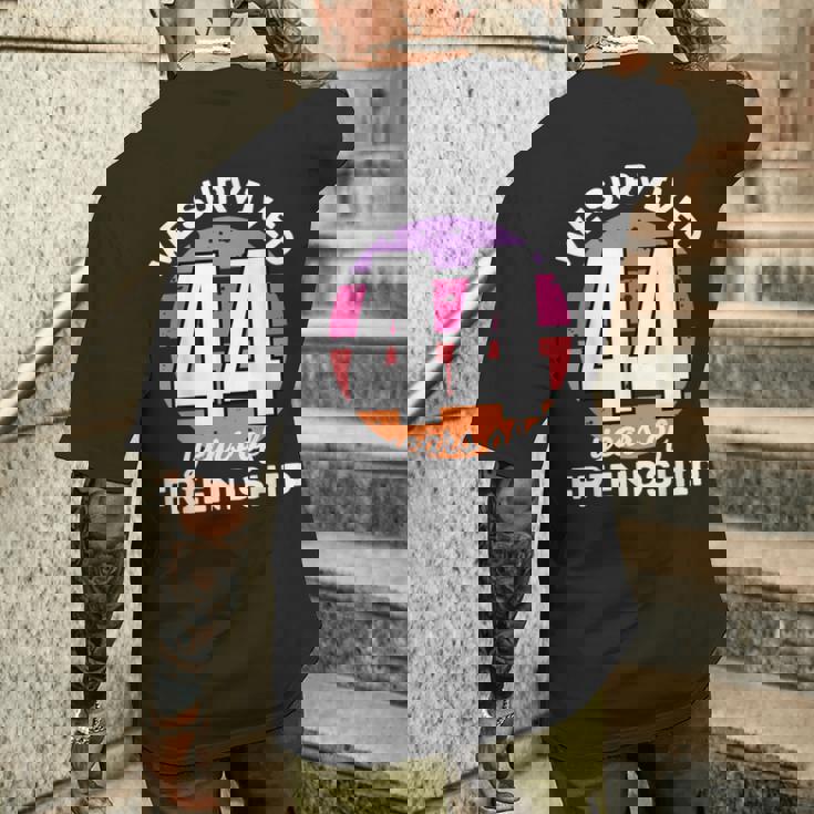 Celebrating 44 Years Of Friendship 面白いグループマッチング メンズTシャツ バックプリント 彼への贈り物