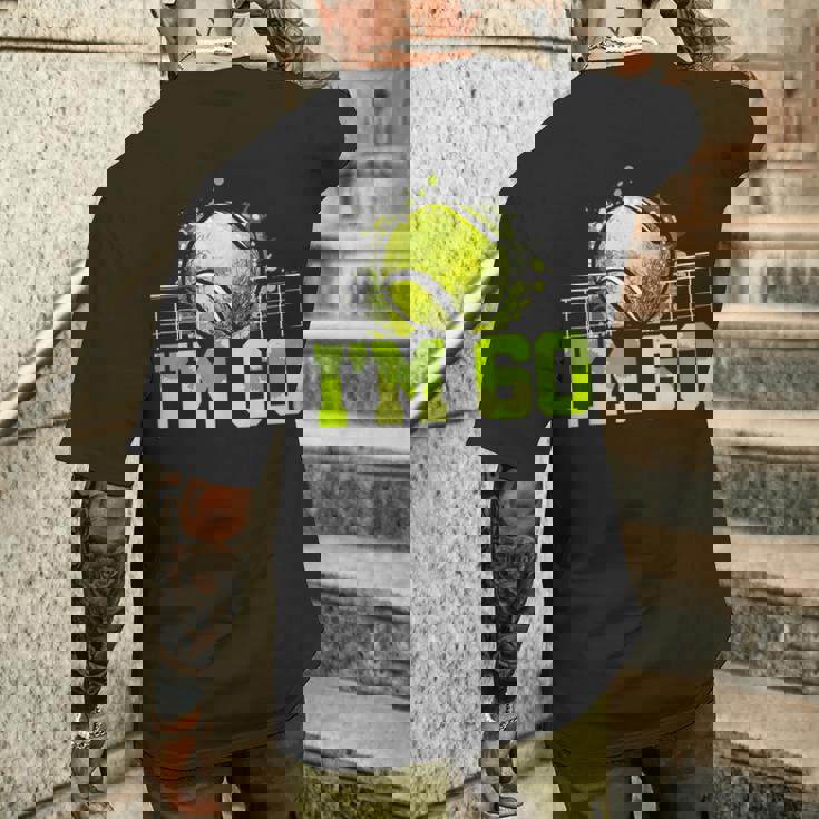 I'm 60 ラケット スポーツ テニス 選手 大人 還暦 メンズTシャツ バックプリント 彼への贈り物