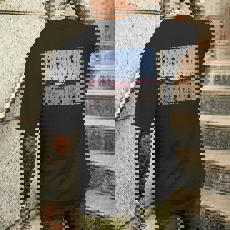 Magritteによるゴルコンダの有名な絵画。 長袖tシャツ メンズTシャツ バックプリント 彼への贈り物