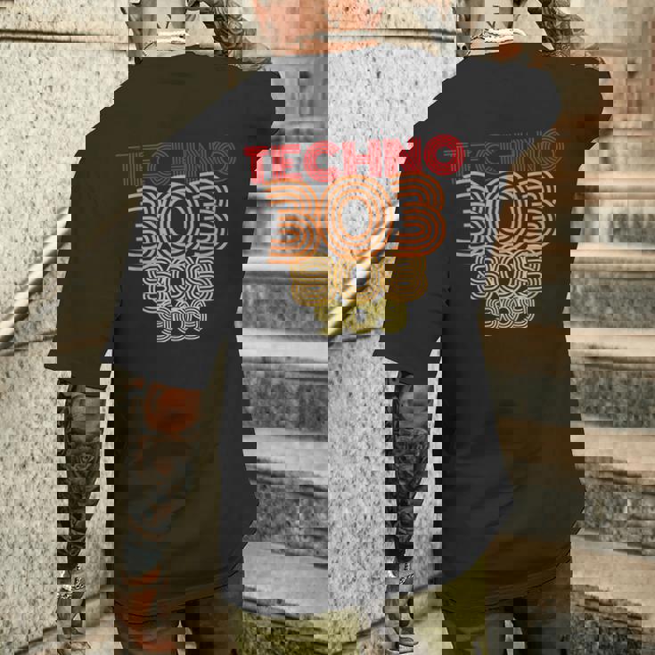 Synthesizer Techno 303 808 909 For Fans Of Analogueounds メンズTシャツ バックプリント 彼への贈り物