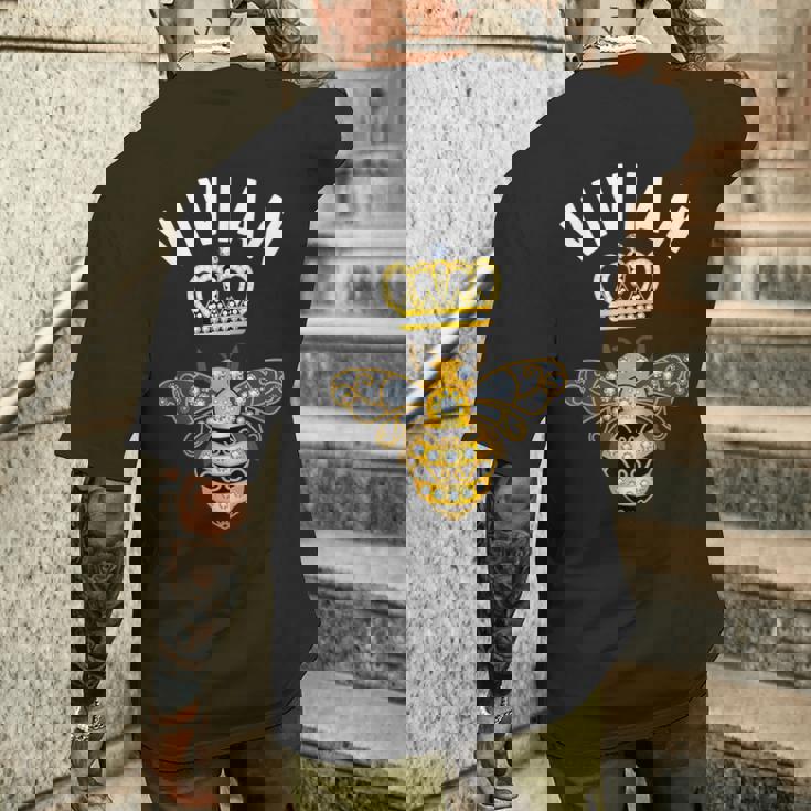 Vivian 名前ivian 誕生日 ギフト 女王 王冠 蜂 ヴィヴィアン メンズTシャツ バックプリント 彼への贈り物