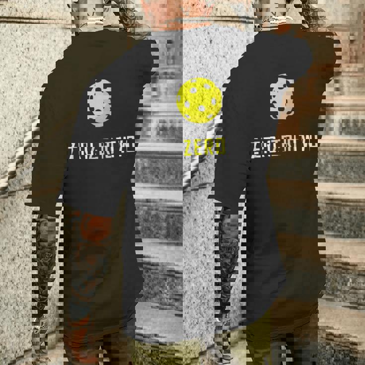 Zero Zero Two 、面白いピックルボール退職ギフト メンズTシャツ バックプリント 彼への贈り物