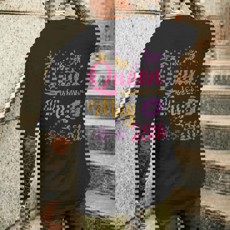 この女王は5月28日に生まれました。お誕生日おめでとうママ、叔母 メンズTシャツ バックプリント 彼への贈り物