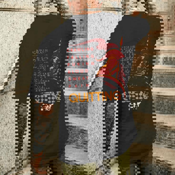 やめることは許されない スパルタンとマッドレース メンズTシャツ バックプリント 彼への贈り物