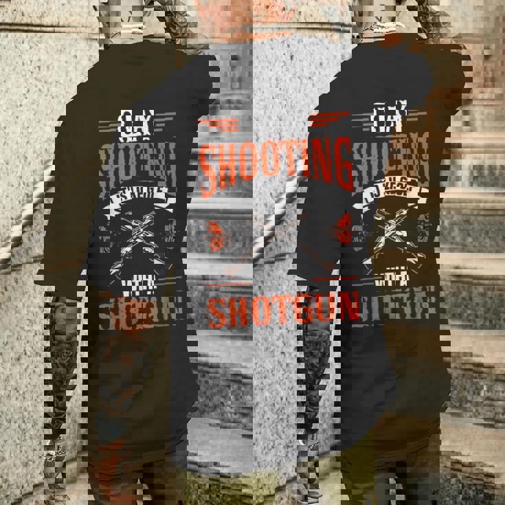 クレー射撃 散弾銃を使ったゴルフのようなもの ショットガン トラップ からのプル ピジョン クレー射撃 メンズTシャツ バックプリント 彼への贈り物