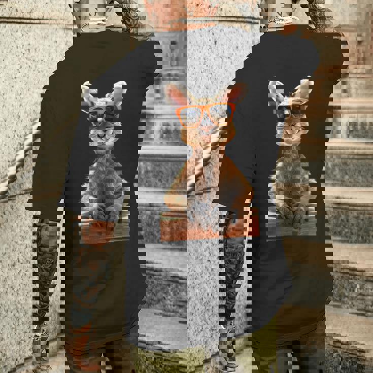 サングラスをかけたカンガルー オーストラリア アウトバック かわいい カンガルー メンズTシャツ バックプリント 彼への贈り物