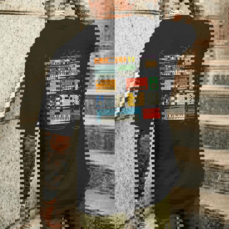 シンセサイザー と エレクトロニック・ミュージシャン と Dj メンズTシャツ バックプリント 彼への贈り物