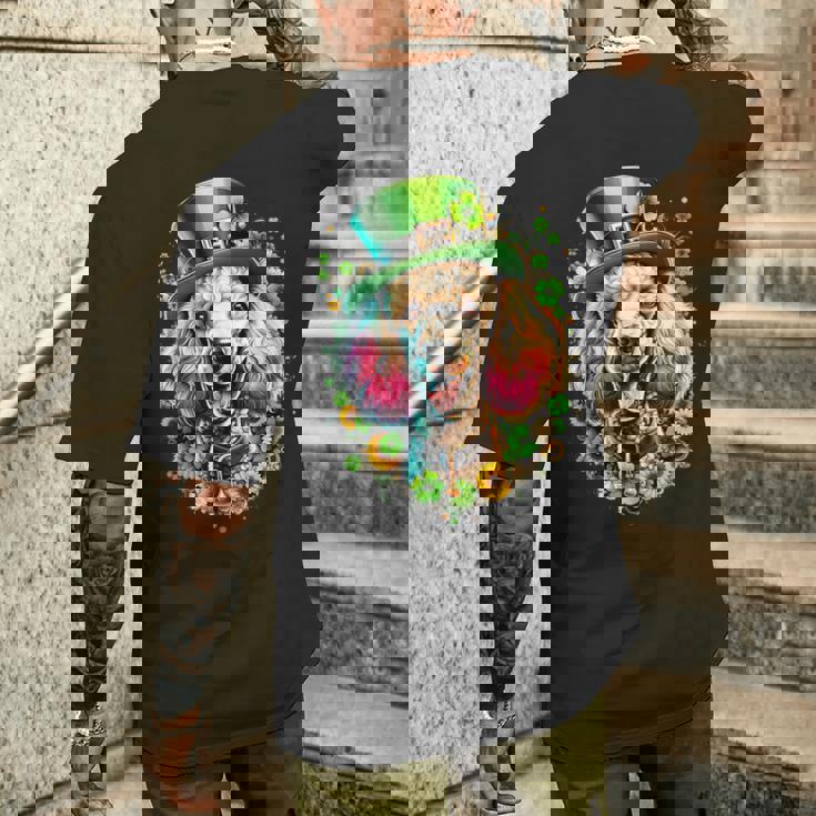 スタンダードプードル 犬 聖パトリックデー アートワーク メンズTシャツ バックプリント 彼への贈り物