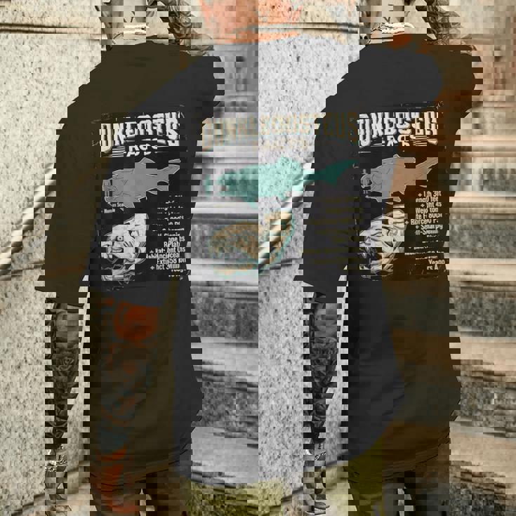 ダンクルオステウス Dunkleosteus Facts 古代魚 恐竜 海洋 生物 学習 図解 メンズTシャツ バックプリント 彼への贈り物