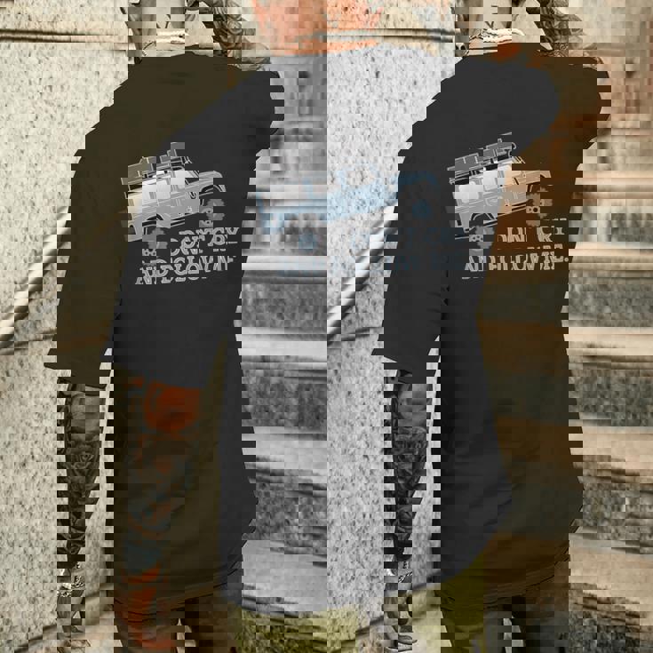 ディフェンダー ルーフテント オフロード 4X4 トラベル 乗り物 ギフト 面白い メンズTシャツ バックプリント 彼への贈り物