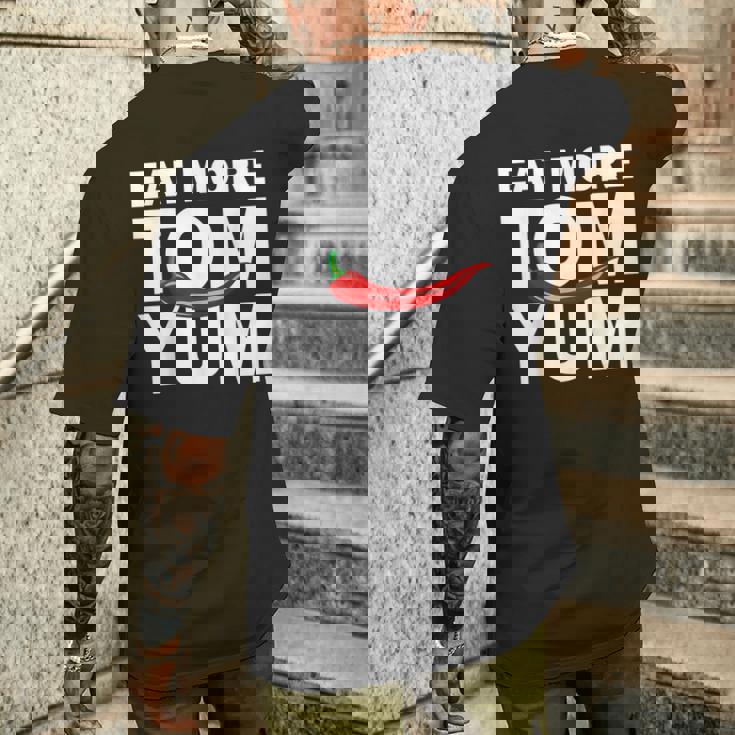 トムヤムクン スパイシーなタイ料理をもっと食べる 唐辛子 タイ 東南アジア プーケット ギフト バンコク お土産 メンズTシャツ バックプリント 彼への贈り物