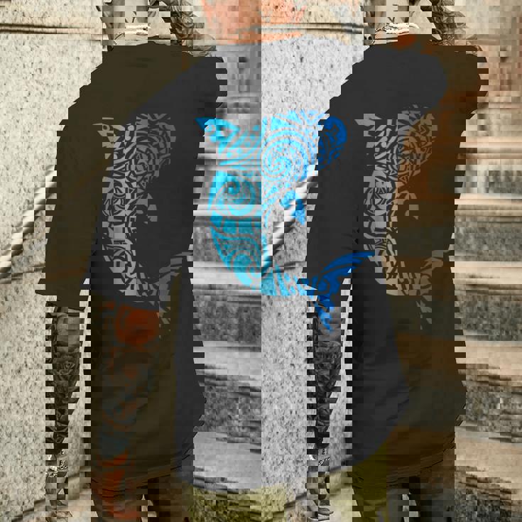 トライバルスタイル ハワイ マノ サメ 恋人 週間 ビーチギフト メンズTシャツ バックプリント 彼への贈り物