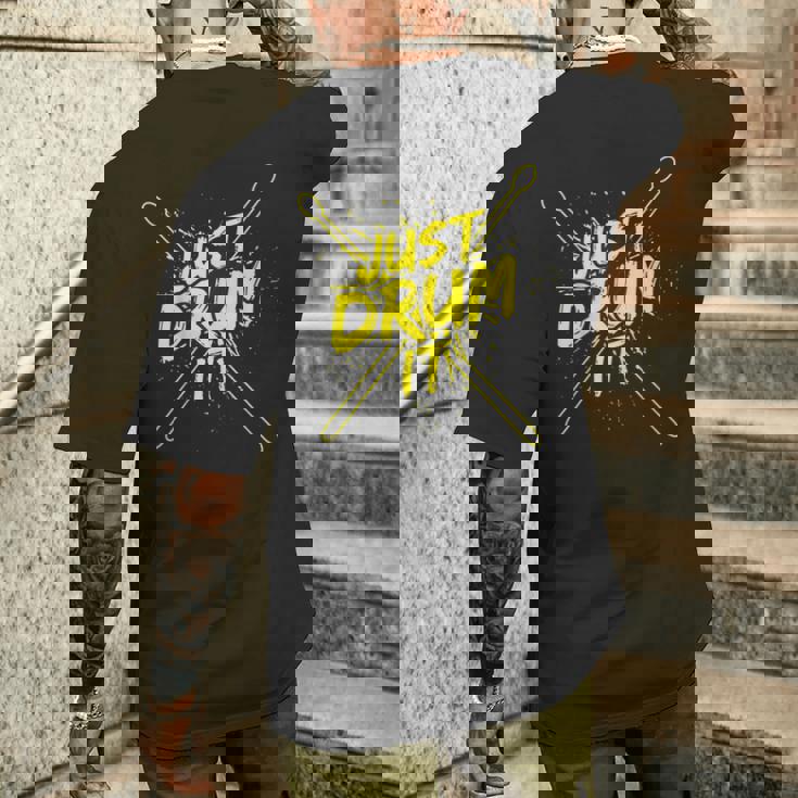 ドラムドラマーのドラマーミュージシャン衣装ドラマー メンズTシャツ バックプリント 彼への贈り物