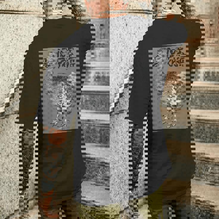 ドードー鳥、決して忘れない、動物種、ハト、ドローン、ドードー メンズTシャツ バックプリント 彼への贈り物