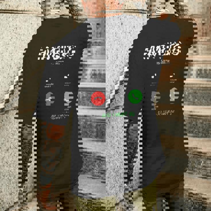 ハンブルクが呼んでいて、私はドイツ旅行に行かなければならない 長袖tシャツ メンズTシャツ バックプリント 彼への贈り物