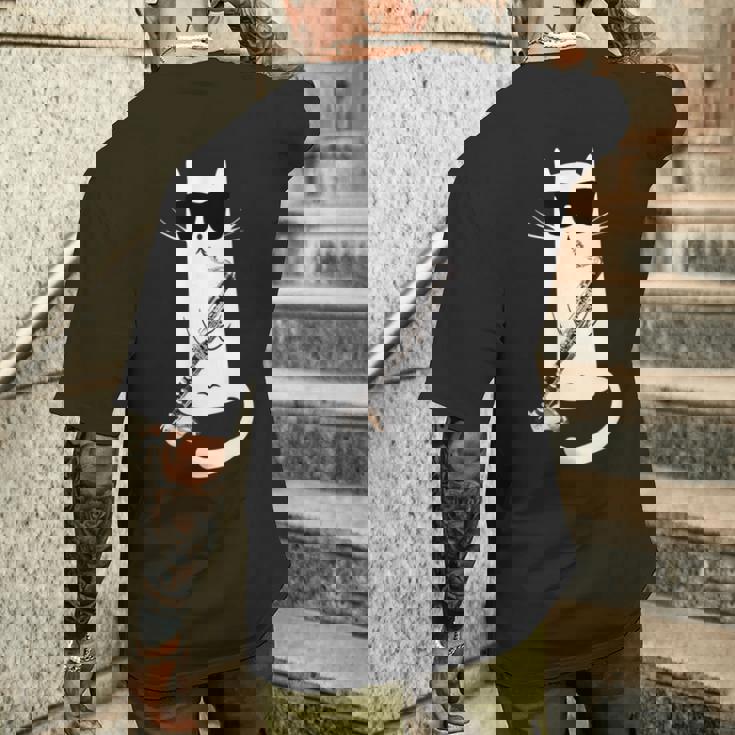 バスクラリネットを弾くサングラスをかけた面白い猫 メンズTシャツ バックプリント 彼への贈り物