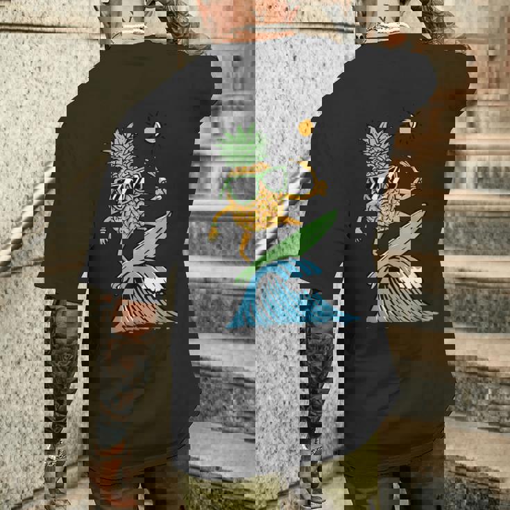 パイナップルはサーフィンのイラスト メンズTシャツ バックプリント 彼への贈り物