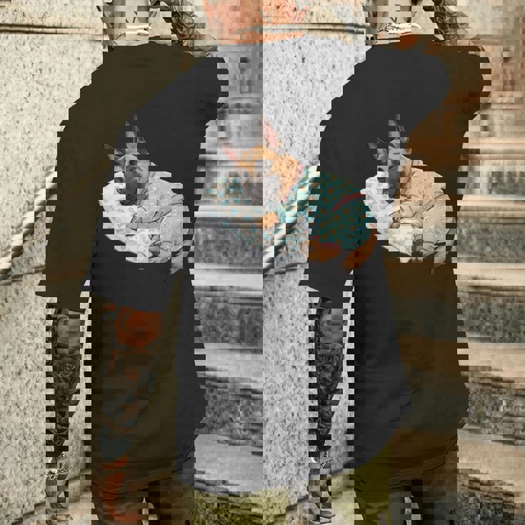 パジャマで寝ているかわいいベルギーのマリノア犬就寝アート 長袖tシャツ メンズTシャツ バックプリント 彼への贈り物