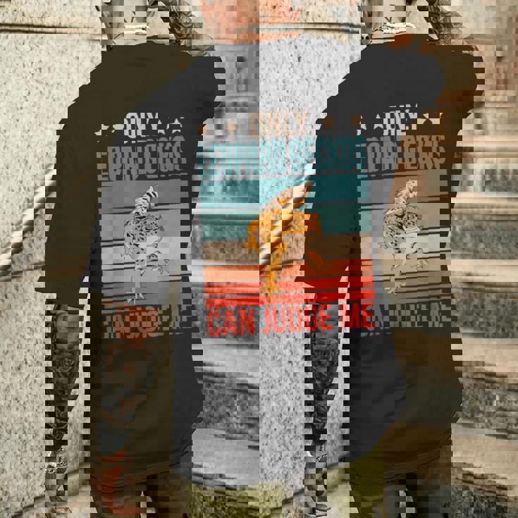 ヒョウモントカゲモドキは私を判断できる トカゲ 爬虫類 ヒョウモントカゲモドキ メンズTシャツ バックプリント 彼への贈り物