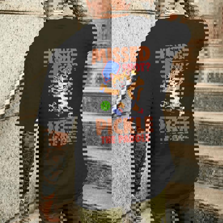 ピックルボール 猫 ミスショット ピクルス ザ・パドルプレイヤー メンズTシャツ バックプリント 彼への贈り物