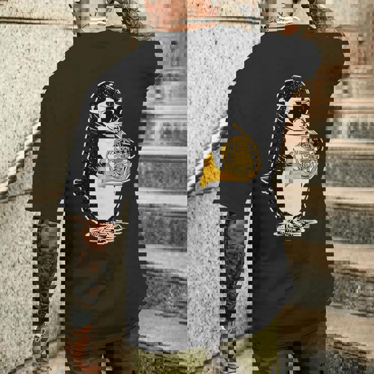 フレンチホルン奏者 ペンギン好き 音楽 フレンチホルン メンズTシャツ バックプリント 彼への贈り物