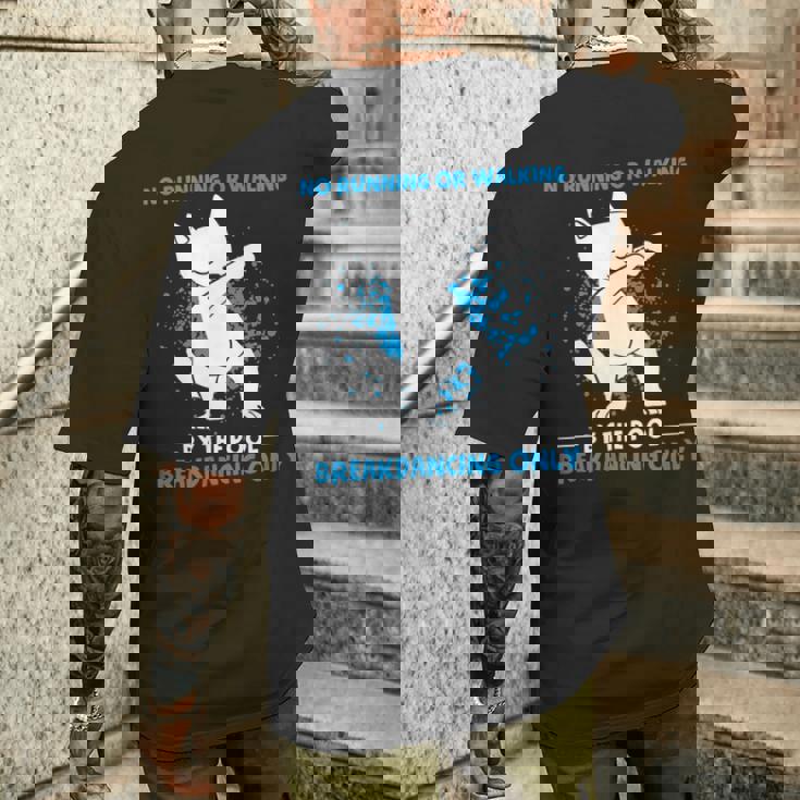 ブレイクダンス走ったり歩いたりしない面白いダンス動物 メンズTシャツ バックプリント 彼への贈り物