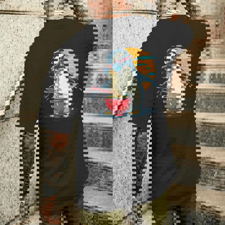 ペンギン食べる ラーメン サングラス アートワーク 和麺 メンズTシャツ バックプリント 彼への贈り物