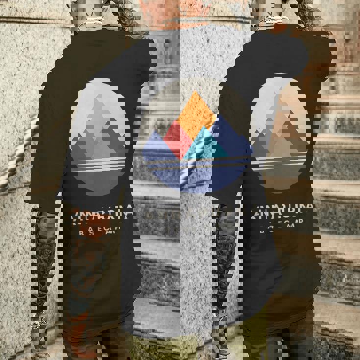 ミニマルなアンナプルナベースキャンプ 山モチーフ ハイキング メンズTシャツ バックプリント 彼への贈り物