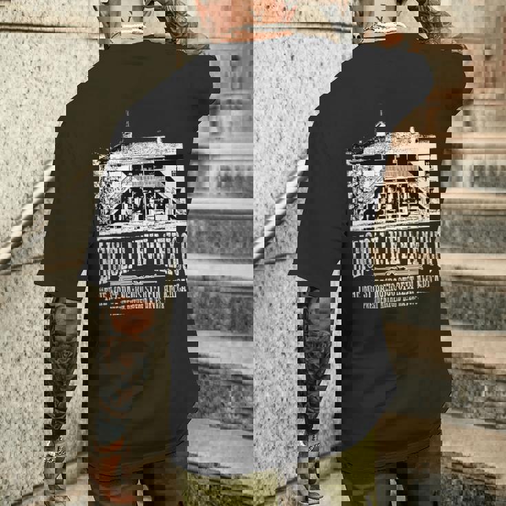 リンカーンニューメキシコ旧裁判所ビリー・ザ・キッド・エスケープス メンズTシャツ バックプリント 彼への贈り物