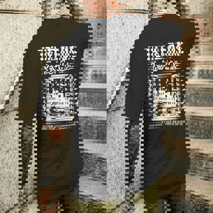 レトロ 疲れたママ ブッククラブ 本っぽい Booktrovert メンズTシャツ バックプリント 彼への贈り物