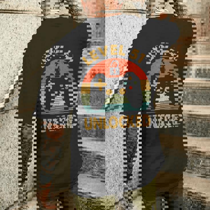 レベル51アンロック レトロヴィンテージ51歳の誕生日ゲームゲーマー メンズTシャツ バックプリント 彼への贈り物