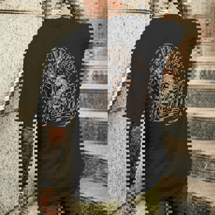 ロカビリーネバーダイスカルバーバーロッカー美容師 メンズTシャツ バックプリント 彼への贈り物