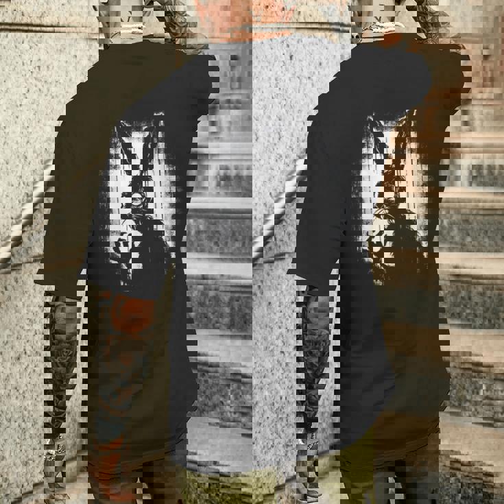 不気味なゴスウサギ、ホラーバニー、奇妙なコアウサギ メンズTシャツ バックプリント 彼への贈り物