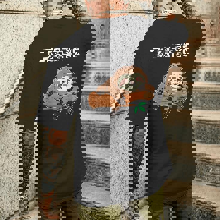 二度寝常習犯 ナマケモノ ギャグ ジョーク お笑い 動物好き おもしろ ネタ メンズTシャツ バックプリント 彼への贈り物