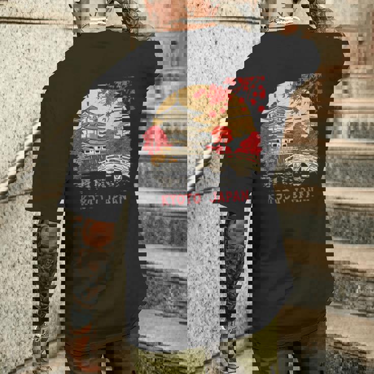 京都 日本 パゴダ 秋 風景 アート お土産 メンズTシャツ バックプリント 彼への贈り物