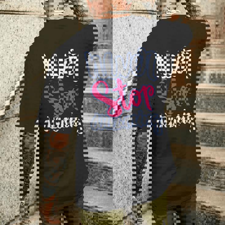 励ましギフト ポジティブなメッセージ Nevertop Dreaming メンズTシャツ バックプリント 彼への贈り物