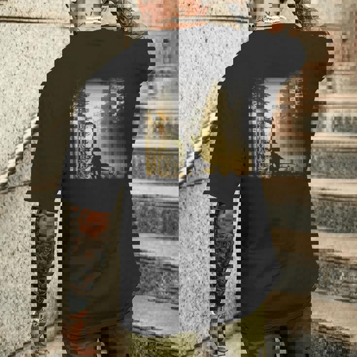 夜明けの竜脚類恐竜の森 リアルなグラフィックデザイン メンズTシャツ バックプリント 彼への贈り物