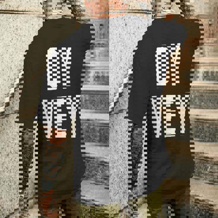 愉快なユダヤ人ユーモア Oyey ジディッシュ イスラエル ヘブライ語 ハヌカー メンズTシャツ バックプリント 彼への贈り物