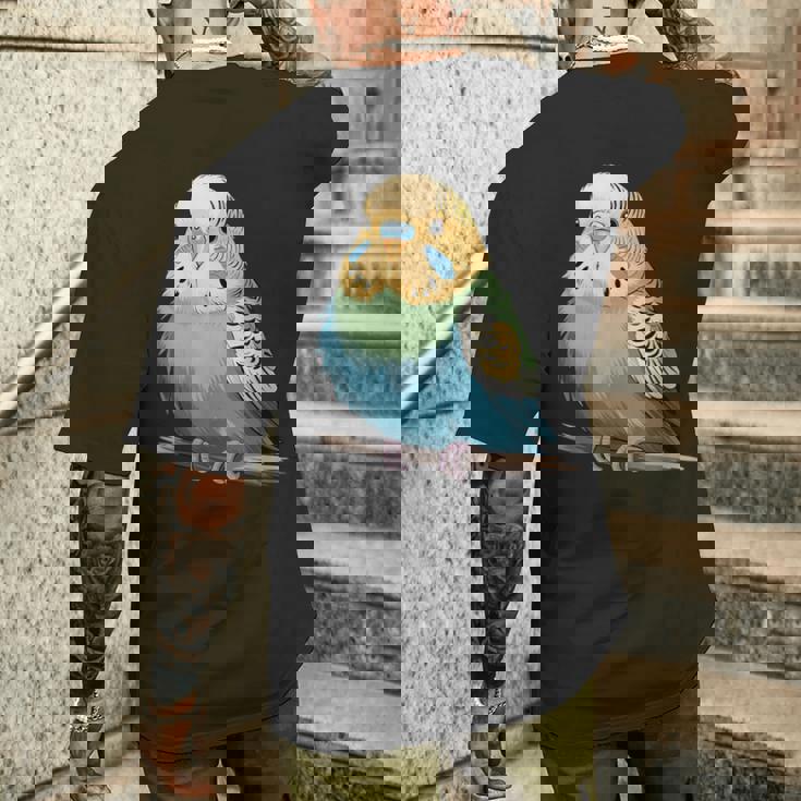 枝に腰掛けたチャーミングなセキセイインコ メンズTシャツ バックプリント 彼への贈り物