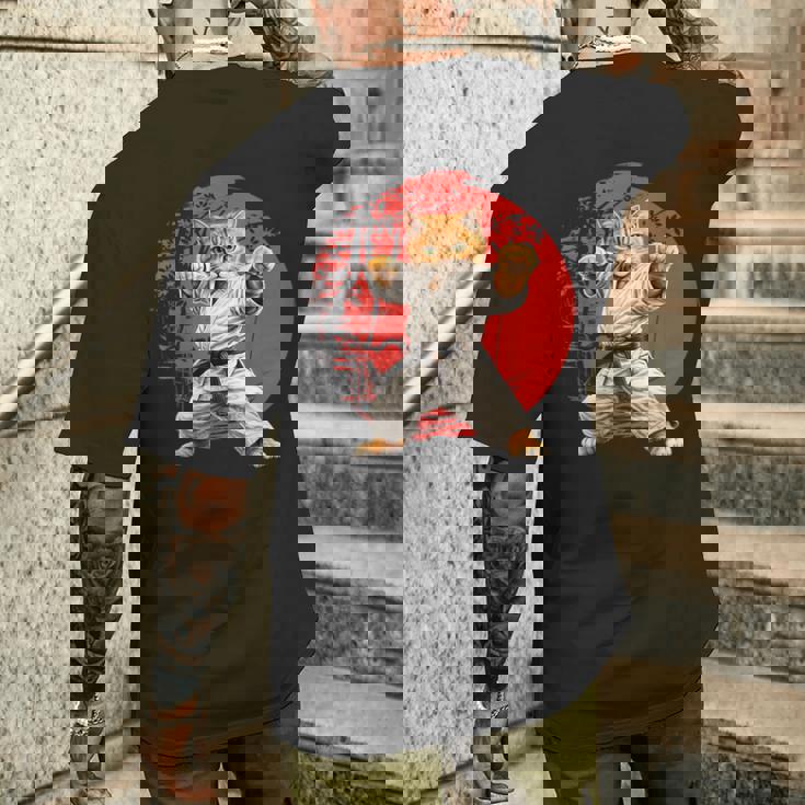 猫 空手 柔道 日本 日没 面白い 空手 猫 メンズTシャツ バックプリント 彼への贈り物