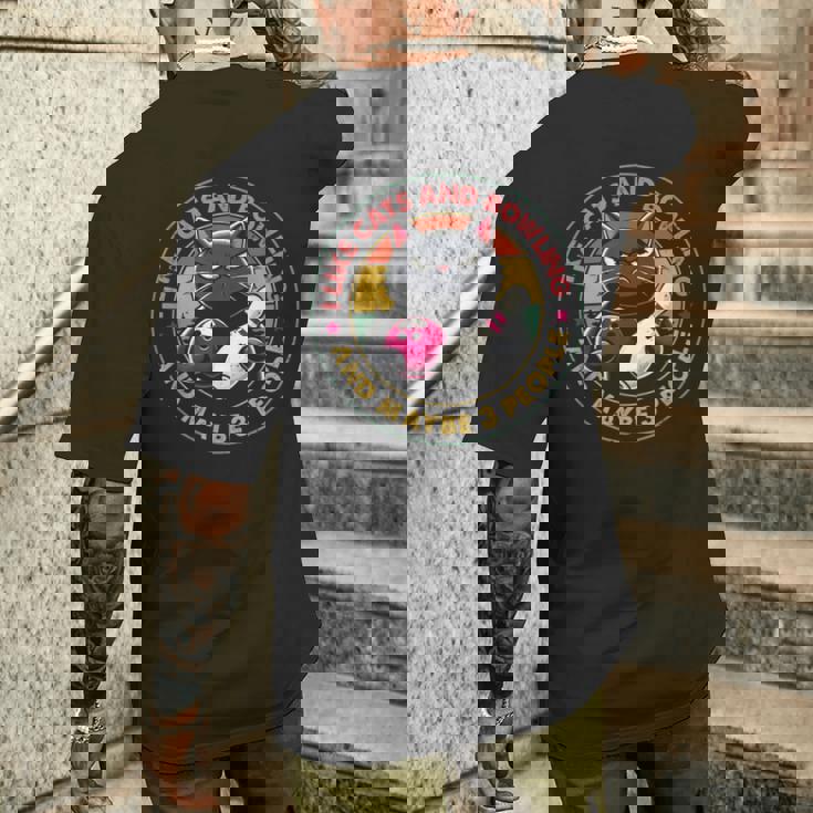 私は猫とボーリングが好きで、多分3人で面白い猫愛好家です メンズTシャツ バックプリント 彼への贈り物