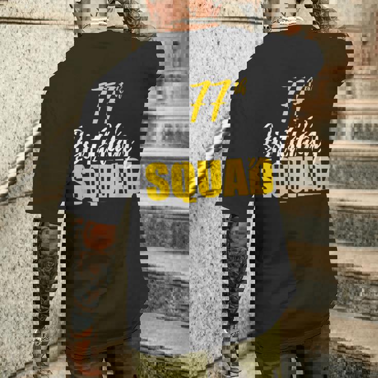 第77回ハッピーバースデーチームパーティーバースデーファミリーグループ メンズTシャツ バックプリント 彼への贈り物